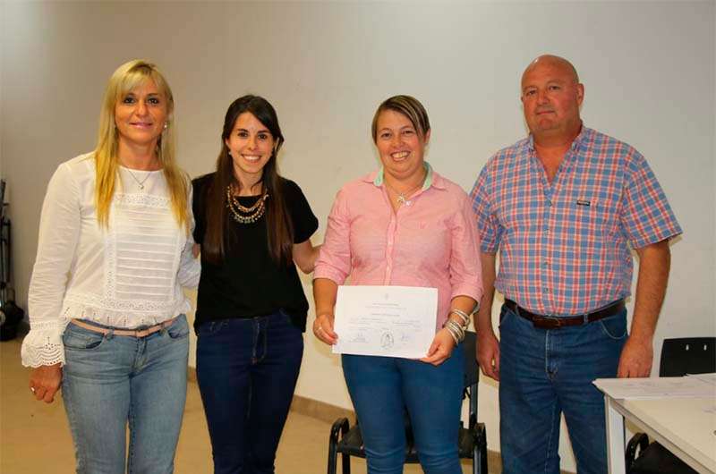 Se entregaron los certifificados del curso auxiliar en instituciones educativas
