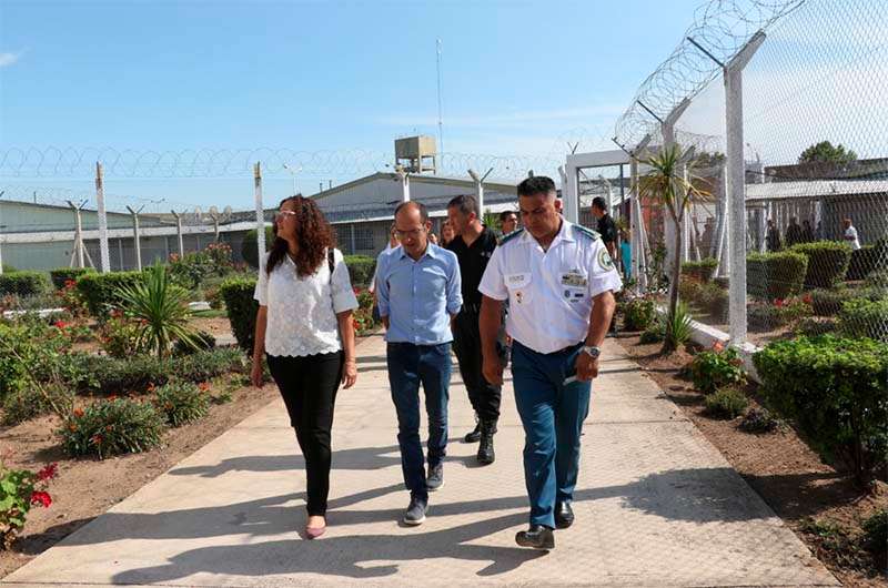 Pisano y Cáceres entregaron equipamiento al Hospital Municipal de Urdampilleta