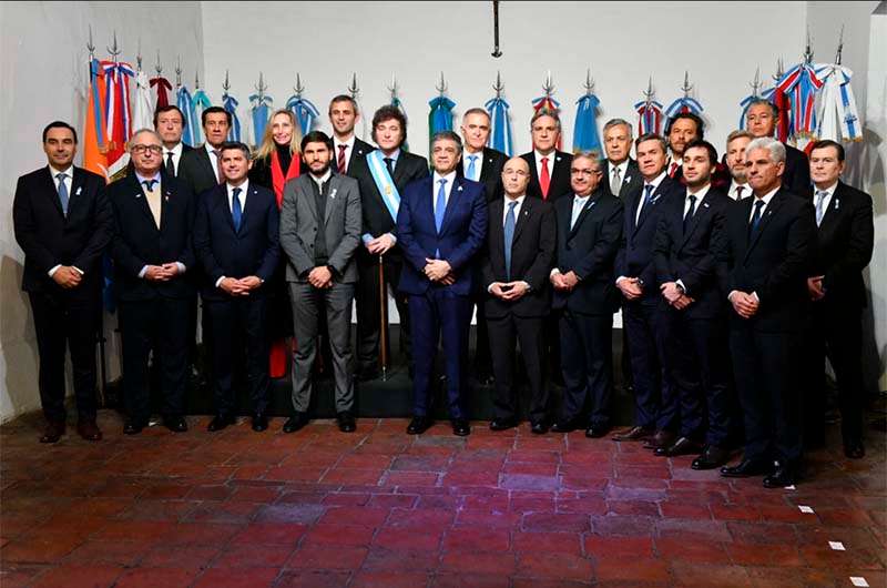 El Presidente Javier Milei junto a 18 gobernadores firmaron el Pacto de Mayo