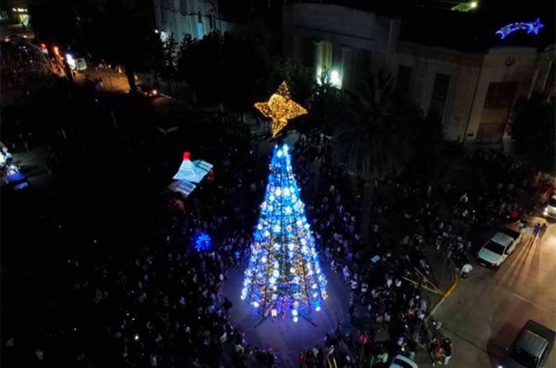 Bolívar encendió el “Árbol de los sueños” en el Centro Cívico