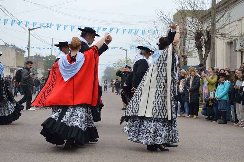 Acto protocolar por el Día de la Patria en Urdampilleta