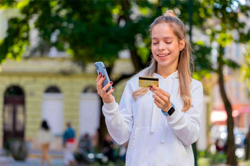 Cómo las billeteras digitales revolucionaron la economía adolescente
