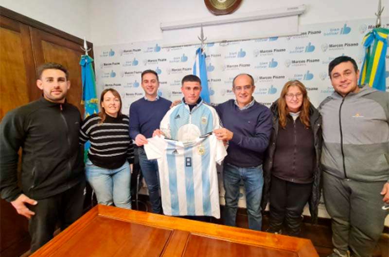 El Intendente Pisano recibió a Enzo Stampone antes de su viaje a EEUU