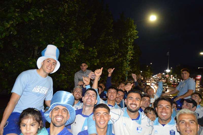 Caravana en homenaje a un plantel que hizo historia