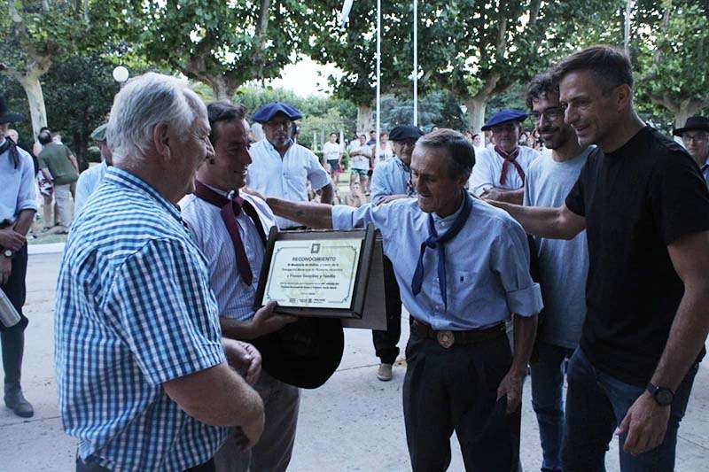 Pirovano homenajeó a Franco González ganador en el Festival Nacional de Jesús María