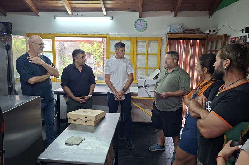 Entrega de certificado PUPAAS al emprendimiento Cuarto Creciente